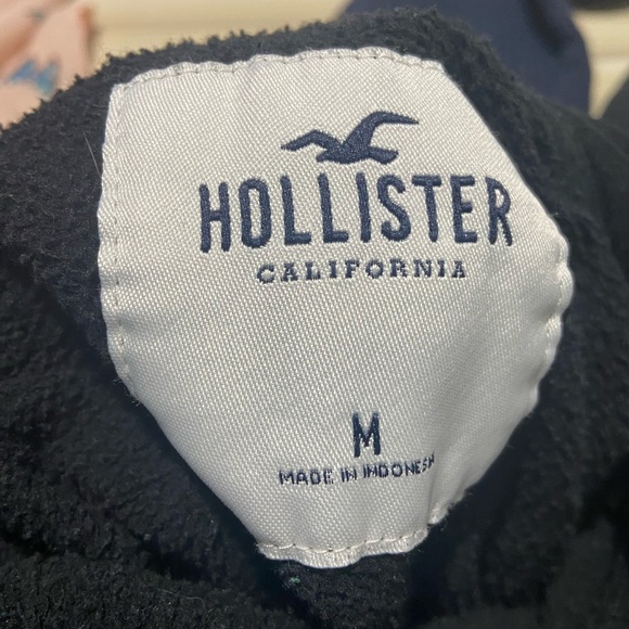 Black with some white details,Hollister Hoodie, Medium. - Picture 5 of 5